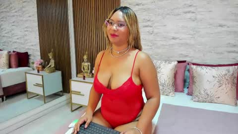 Snapshot of madisonhunterr_ chatting on February 14, 5:46 pm madisonhunterr_ online show from February 14, 5:46 pm