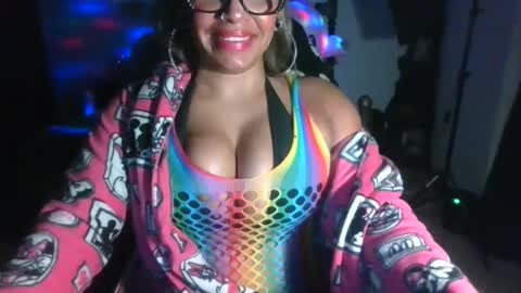 Snapshot of madisonjayde77 chatting on February 10, 3:57 am MadisonJayde online show from February 10, 3:57 am