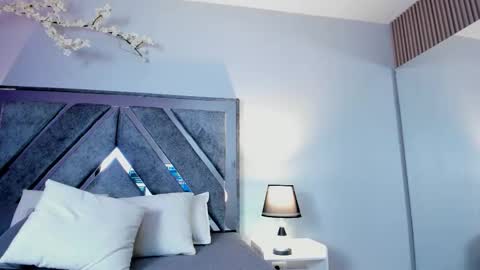 madisson_25 online show from October 24, 7:47 pm