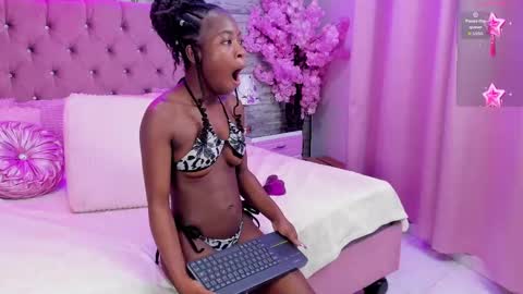 Snapshot of madissonbonny_ chatting on September 16, 8:45 pm madissonbonny_ online show from September 16, 8:45 pm