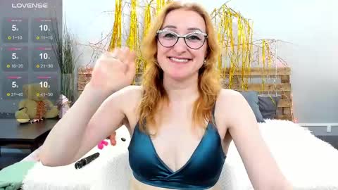 Snapshot of madissonkiss chatting on February 14, 7:38 am Madisson online show from February 14, 7:38 am