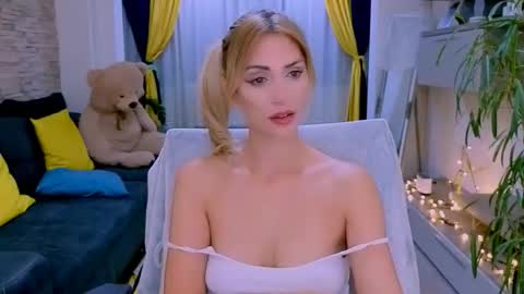 Madye Roberts online show from November 11, 2:14 am