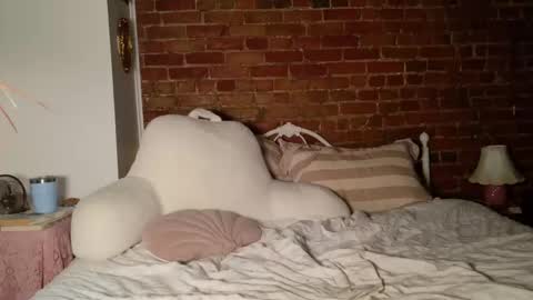 maedaybaby online show from September 25, 11:50 am