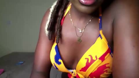 Maelys online show from May 4, 1:39 pm