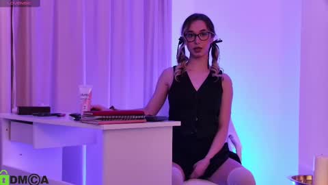 Snapshot of maevedream chatting on March 6, 7:21 pm M. online show from March 6, 7:21 pm