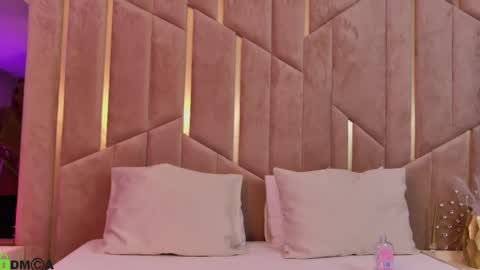 M. online show from February 6, 8:33 pm