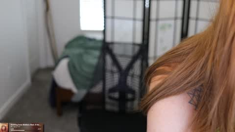 Mae online show from October 19, 9:30 pm