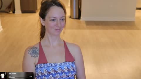 Mae online show from March 21, 9:41 pm