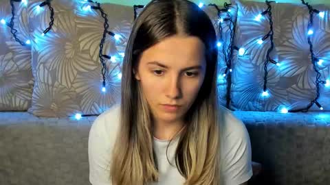 Maggie online show from October 25, 3:07 am