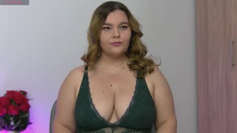 MaggieDevon online show from September 21, 7:34 am