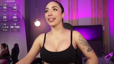   online show from August 4, 8:27 pm