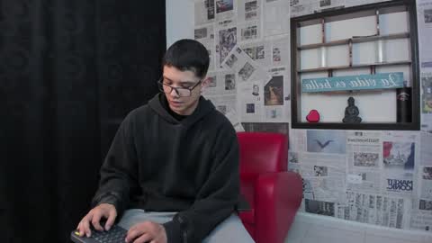 Snapshot of magic_boy01 chatting on December 22, 10:04 pm Damian Rivers online show from December 22, 10:04 pm