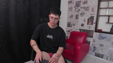 Snapshot of magic_boy01 chatting on February 4, 1:56 am Damian Rivers online show from February 4, 1:56 am