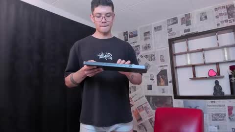 Snapshot of magic_boy01 chatting on March 6, 10:47 pm Damian Rivers online show from March 6, 10:47 pm