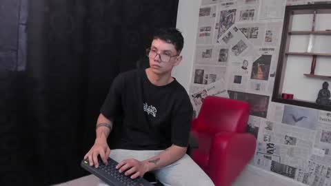 Snapshot of magic_boy01 chatting on February 3, 7:52 pm Damian Rivers online show from February 3, 7:52 pm