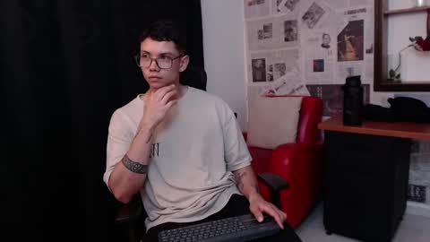 Snapshot of magic_boy01 chatting on February 28, 11:12 pm Damian Rivers online show from February 28, 11:12 pm