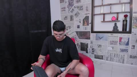 Snapshot of magic_boy01 chatting on March 6, 7:43 pm Damian Rivers online show from March 6, 7:43 pm