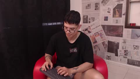 Snapshot of magic_boy01 chatting on January 31, 5:21 pm Damian Rivers online show from January 31, 5:21 pm