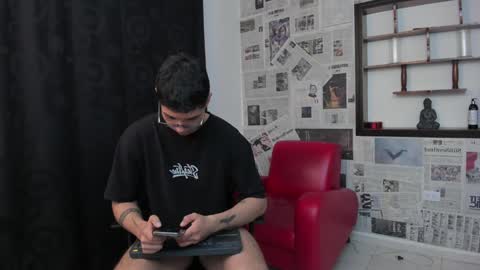 Snapshot of magic_boy01 chatting on February 5, 10:55 pm Damian Rivers online show from February 5, 10:55 pm