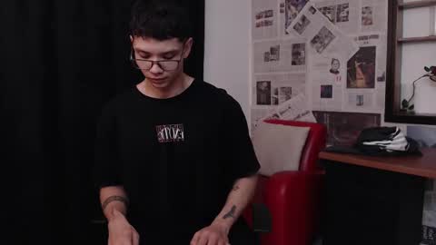 Snapshot of magic_boy01 chatting on March 1, 10:42 pm Damian Rivers online show from March 1, 10:42 pm