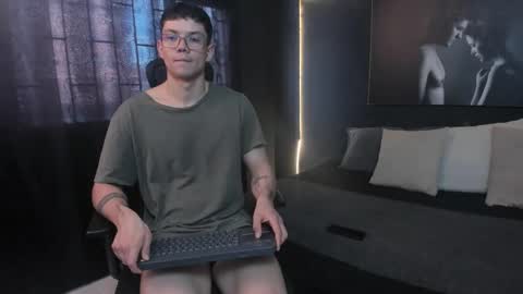 Snapshot of magic_boy01 chatting on September 9, 9:15 pm Damian Rivers online show from September 9, 9:15 pm