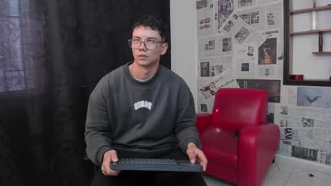 Snapshot of magic_boy01 chatting on February 6, 7:18 pm Damian Rivers online show from February 6, 7:18 pm