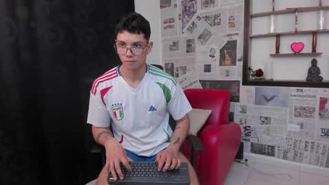 Snapshot of magic_boy01 chatting on February 15, 10:42 pm Damian Rivers online show from February 15, 10:42 pm