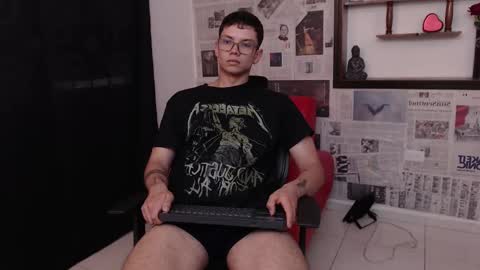 Snapshot of magic_boy01 chatting on March 10, 7:50 pm Damian Rivers online show from March 10, 7:50 pm