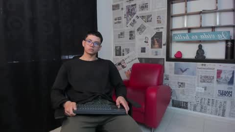 Snapshot of magic_boy01 chatting on December 19, 5:18 pm Damian Rivers online show from December 19, 5:18 pm
