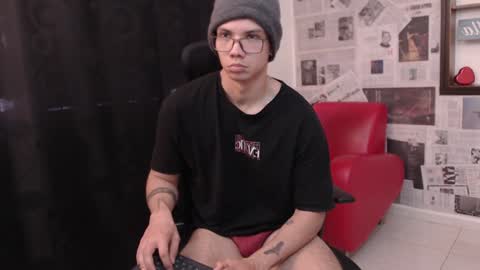 Snapshot of magic_boy01 chatting on January 27, 5:37 pm Damian Rivers online show from January 27, 5:37 pm