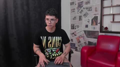 Snapshot of magic_boy01 chatting on February 14, 11:31 pm Damian Rivers online show from February 14, 11:31 pm