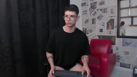 Snapshot of magic_boy01 chatting on February 26, 11:09 pm Damian Rivers online show from February 26, 11:09 pm