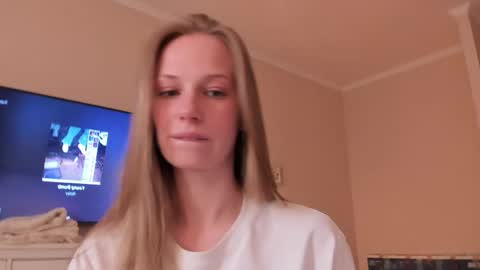 Alice  online show from April 15, 12:30 pm