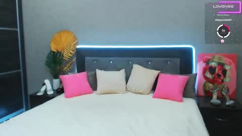 Snapshot of magic_eyes_ chatting on December 10, 7:58 am Hypnotizing online show from December 10, 7:58 am