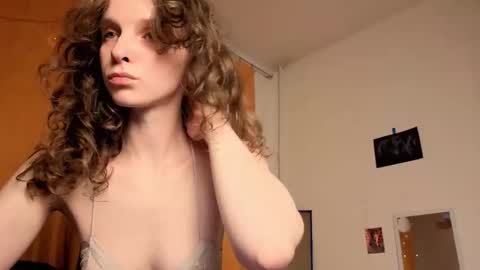 Mikky or Moon online show from December 17, 8:59 pm