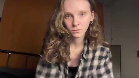 Mikky or Moon online show from October 25, 7:25 pm