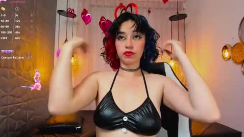 Snapshot of magic_sofii chatting on February 11, 11:12 pm S online show from February 11, 11:12 pm