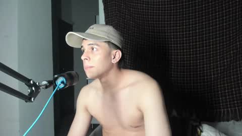 Snapshot of magic_tony chatting on February 18, 12:59 am Tony Hoffa online show from February 18, 12:59 am