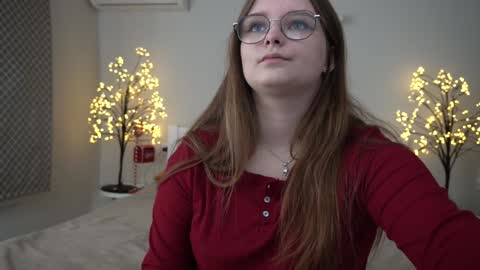 Snapshot of magicpeachhs chatting on January 13, 6:16 am Emily online show from January 13, 6:16 am