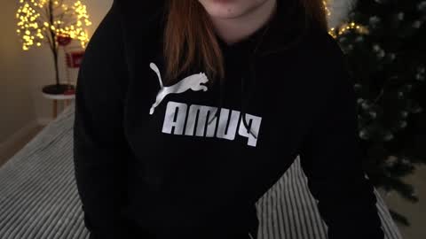 Snapshot of magicpeachhs chatting on January 2, 1:51 pm Emily online show from January 2, 1:51 pm