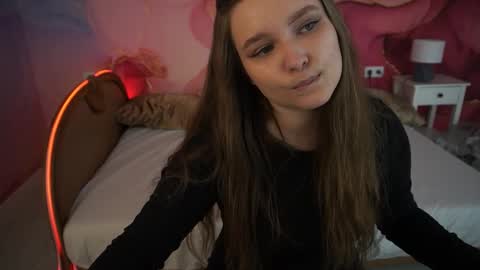 Snapshot of magicpeachhs chatting on September 15, 5:53 am Emily online show from September 15, 5:53 am
