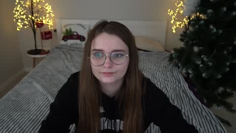 Snapshot of magicpeachhs chatting on January 2, 8:02 pm Emily online show from January 2, 8:02 pm