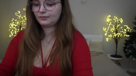 Snapshot of magicpeachhs chatting on January 9, 2:07 pm Emily online show from January 9, 2:07 pm