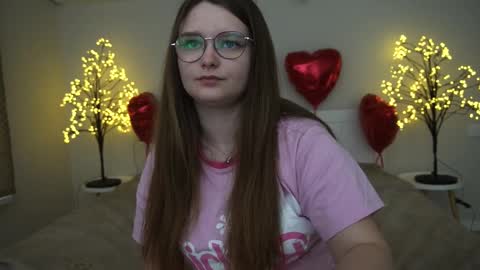 Snapshot of magicpeachhs chatting on February 28, 10:09 am Emily online show from February 28, 10:09 am