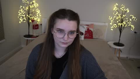 Snapshot of magicpeachhs chatting on January 6, 2:58 pm Emily online show from January 6, 2:58 pm