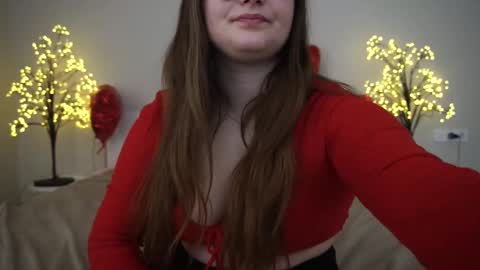 Snapshot of magicpeachhs chatting on February 25, 5:30 pm Emily online show from February 25, 5:30 pm