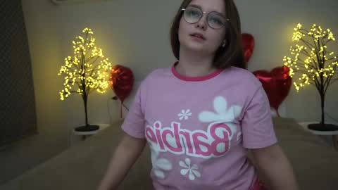 Snapshot of magicpeachhs chatting on February 28, 4:42 pm Emily online show from February 28, 4:42 pm