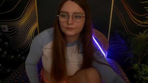 Snapshot of magicpeachhs chatting on January 20, 1:32 pm Emily online show from January 20, 1:32 pm