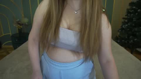 Snapshot of magicpeachhs chatting on January 3, 2:08 pm Emily online show from January 3, 2:08 pm