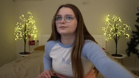 Snapshot of magicpeachhs chatting on January 16, 6:06 pm Emily online show from January 16, 6:06 pm